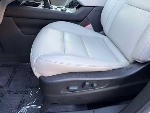 Used 2021 Cadillac XT4 Luxury w/ Cold Weather Package AWD/4WD image 3