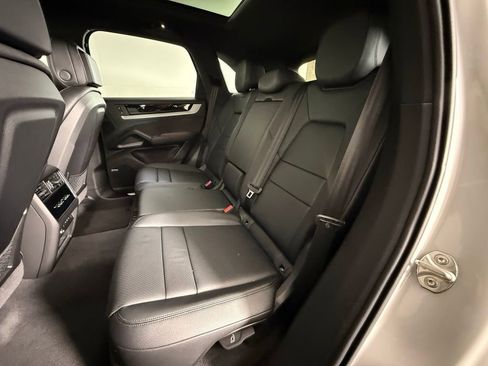 Certified 2025 Porsche Cayenne image 24