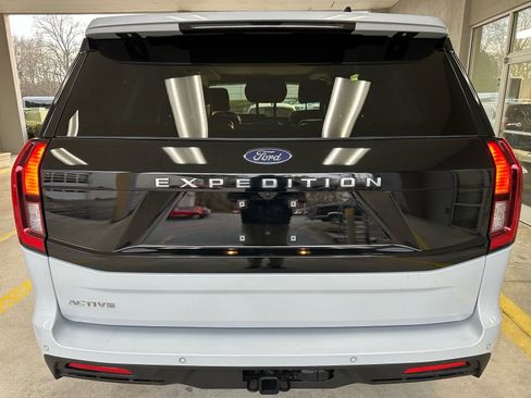 Certified 2025 Ford Expedition Active image 13