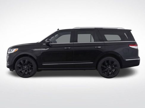Used 2023 Lincoln Navigator Reserve AWD/4WD image 3