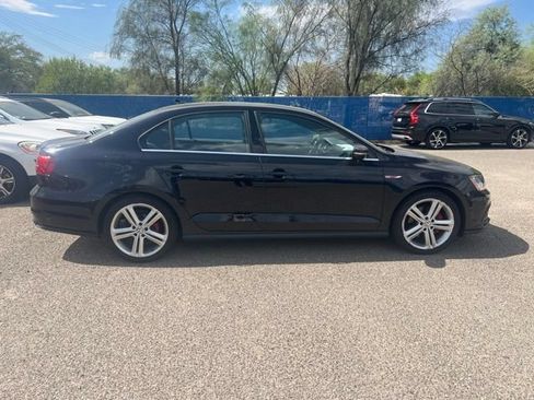 Used 2017 Volkswagen Jetta GLI FWD image 2