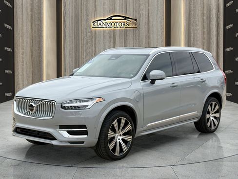 Used 2025 Volvo XC90 T8 Ultra AWD/4WD image 3