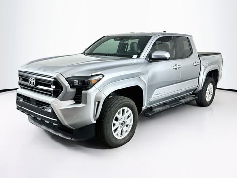 Used 2025 Toyota Tacoma SR5 AWD/4WD image 3