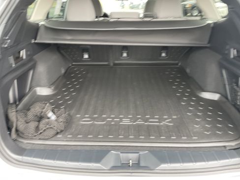 Used 2025 Subaru Outback Premium image 18