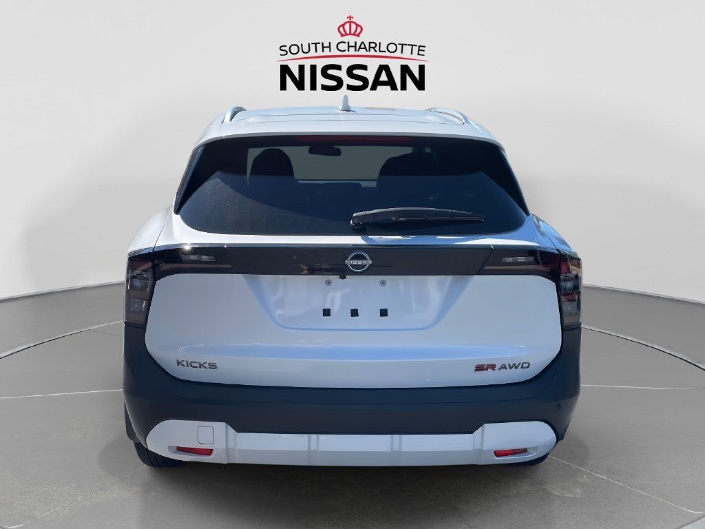 Used 2025 Nissan Kicks SR AWD/4WD image 5