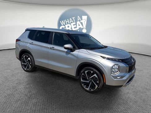 Used 2024 Mitsubishi Outlander SE AWD/4WD image 1