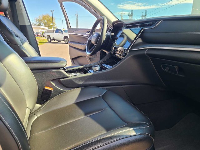 Used 2023 Jeep Grand Cherokee Limited AWD/4WD image 19