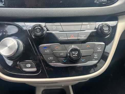 Used 2020 Chrysler Voyager LX w/ Cold Weather Group FWD image 19