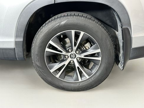 Used 2019 Toyota Highlander Plus AWD/4WD image 11