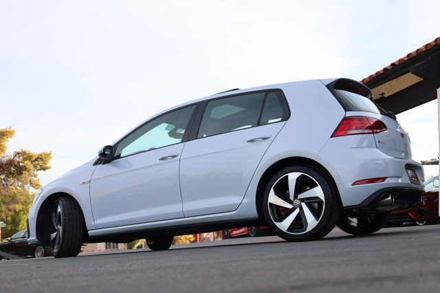 Used 2020 Volkswagen GTI SE FWD image 17