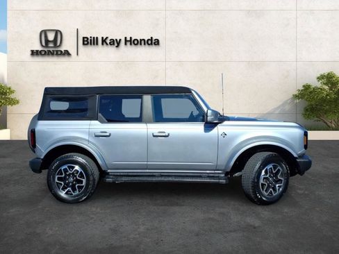Used 2023 Ford Bronco Outer Banks image 2