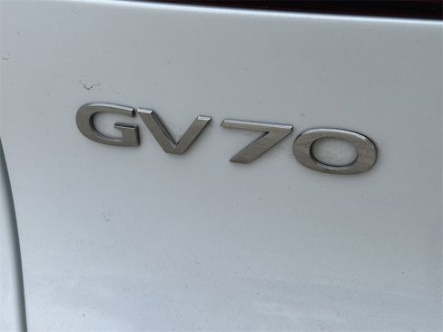 Used 2025 Genesis GV70 2.5T image 12
