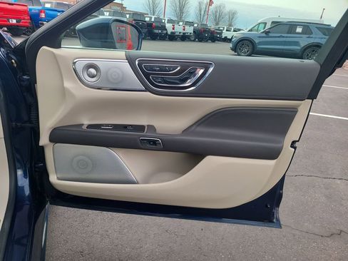 Used 2017 Lincoln Continental Reserve w/ Luxury Package image 41