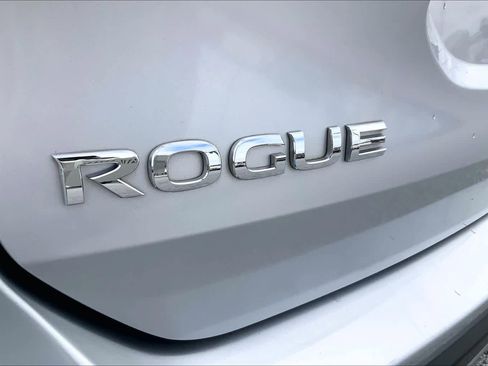 Used 2017 Nissan Rogue SV image 30