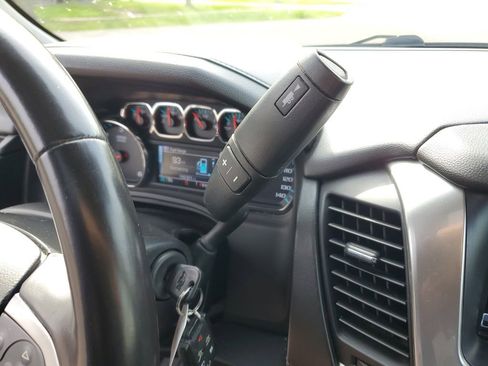 Used 2018 Chevrolet Suburban LT AWD/4WD image 30