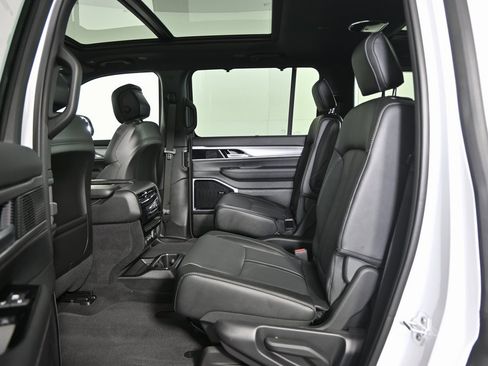 New 2026 Jeep Grand Wagoneer Limited image 19