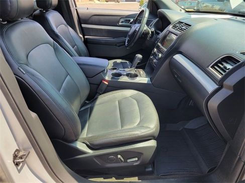 Used 2017 Ford Explorer XLT w/ Equipment Group 202A image 15