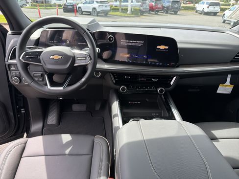 New 2026 Chevrolet Suburban Premier image 13