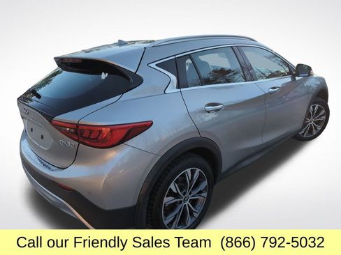 Used 2017 INFINITI QX30 Premium w/ Navigation Package image 6