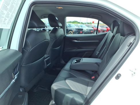 Used 2024 Toyota Camry SE FWD image 11