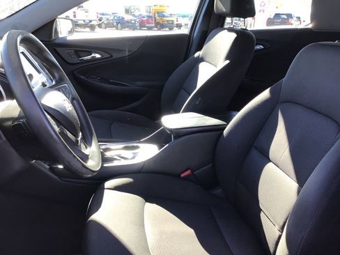 Used 2018 Chevrolet Malibu LT image 16