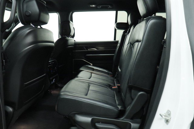 Used 2024 Jeep Wagoneer Series II w/ Flexible Seating Group RWD image 28