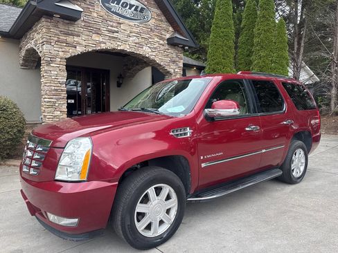 Used 2009 Cadillac Escalade AWD image 2