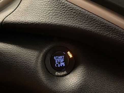 Used 2015 Jeep Cherokee Limited w/ Luxury Group FWD image 17