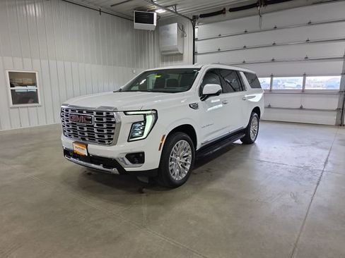 Used 2025 GMC Yukon XL Denali AWD/4WD image 4