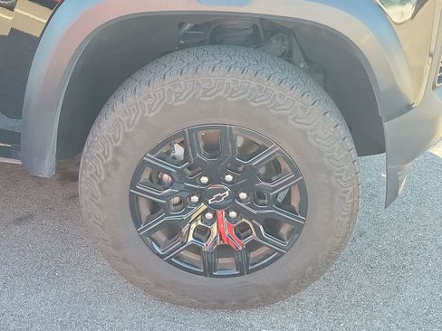 Used 2023 Chevrolet Colorado Trail Boss w/ Technology Package image 5