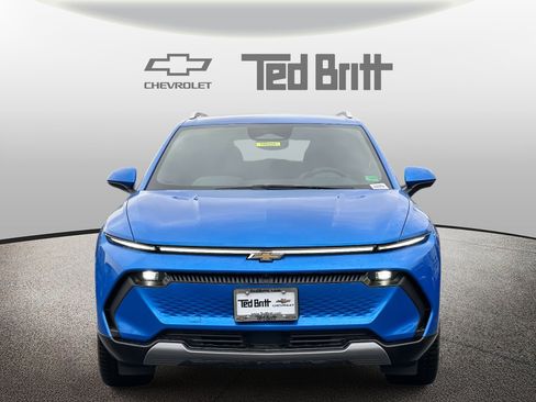 New 2026 Chevrolet Equinox EV LT image 2