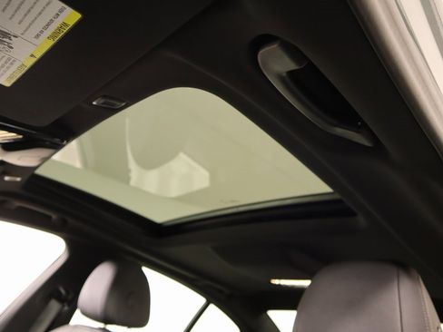 Used 2023 BMW 530e w/ Premium Package image 17