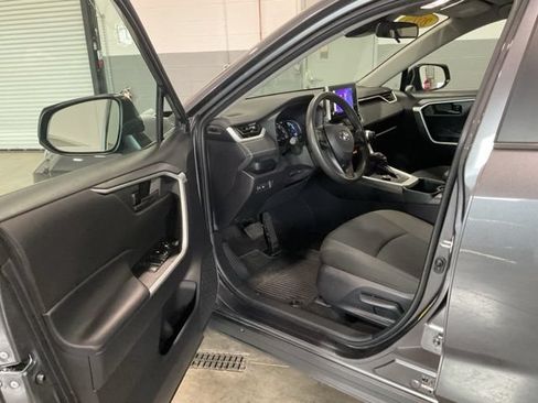 Used 2025 Toyota RAV4 LE AWD/4WD image 9