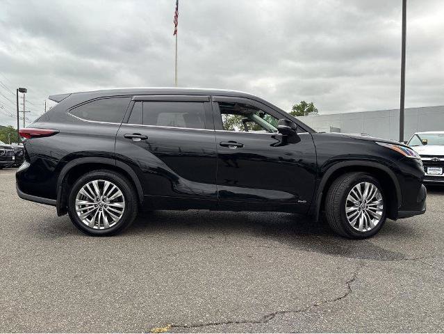 Used 2025 Toyota Highlander Platinum AWD/4WD image 5