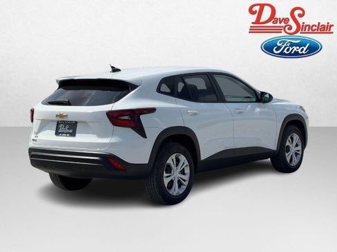 Used 2026 Chevrolet Trax LS w/ Driver Confidence Package FWD image 5