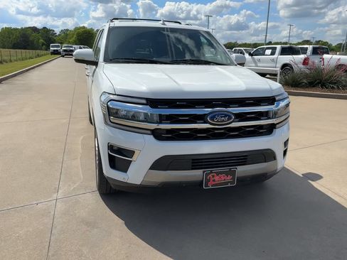 Used 2024 Ford Expedition Max Limited AWD/4WD image 2