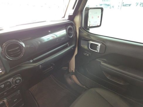 Used 2022 Jeep Gladiator Sport image 23