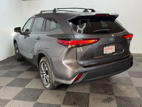 Used 2023 Toyota Highlander XLE AWD/4WD image 8