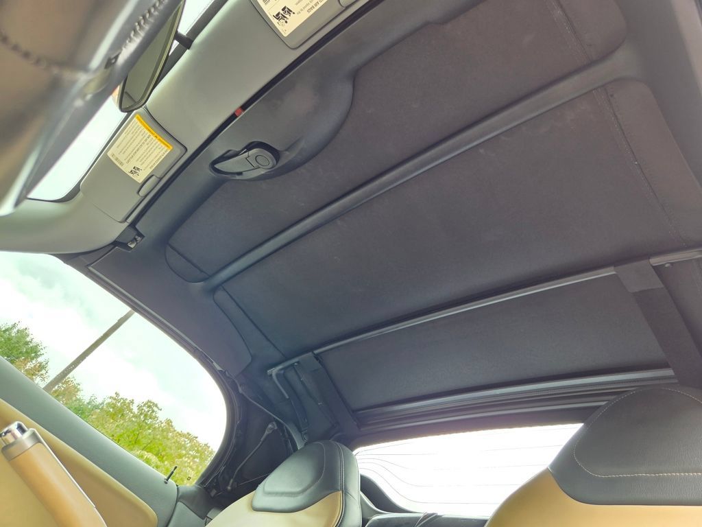 Used 2006 Pontiac Solstice Convertible w/ Premium Package RWD image 15