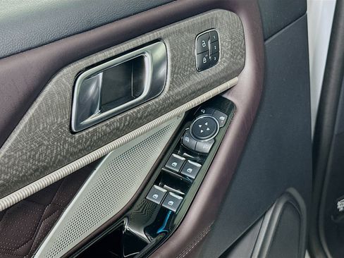 Used 2025 Ford Explorer Platinum w/ LUX Leather Package AWD/4WD image 15