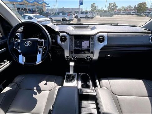 Used 2018 Toyota Tundra Limited w/ Limited Premium Package AWD/4WD image 7