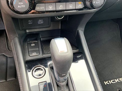 Used 2022 Nissan Kicks SR w/ Premium Package FWD image 35
