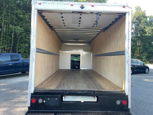 Used 2023 GMC Savana 4500 w/ Power Convenience Package RWD image 5