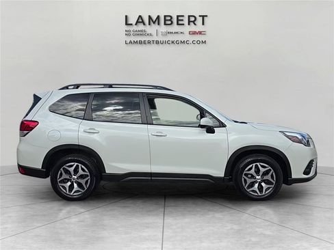 Used 2023 Subaru Forester Premium image 6
