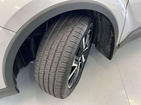 Used 2018 Toyota C-HR XLE image 35