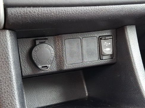 Used 2017 Toyota Corolla LE w/ Carpet Mat Package (TMS) FWD image 24