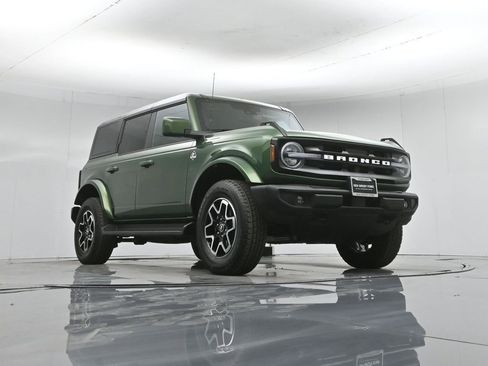 Used 2025 Ford Bronco Outer Banks image 49