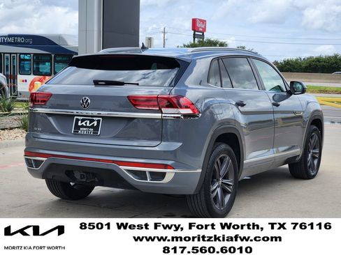 Used 2021 Volkswagen Atlas Cross Sport SE w/ Panoramic Sunroof Package FWD image 4