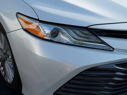 Used 2018 Toyota Camry XLE FWD image 10