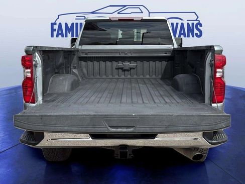 Used 2024 Chevrolet Silverado 2500 LT AWD/4WD image 9
